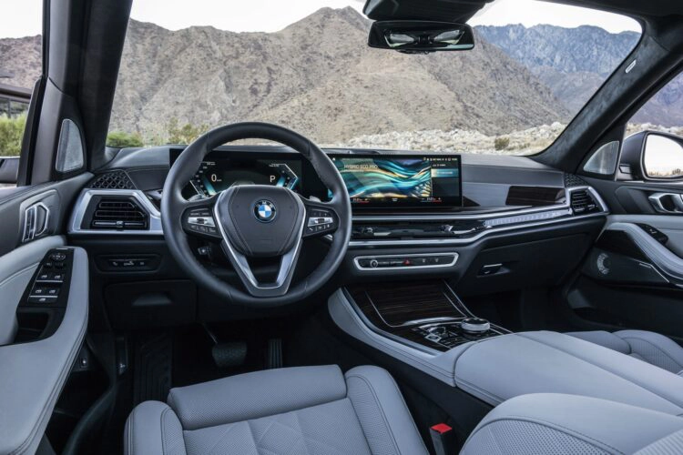 Jaunā BMW X5 un BMW X6 uzlabotas standarta priekšējās sadursmes brīdinājuma sistēmas iespējas