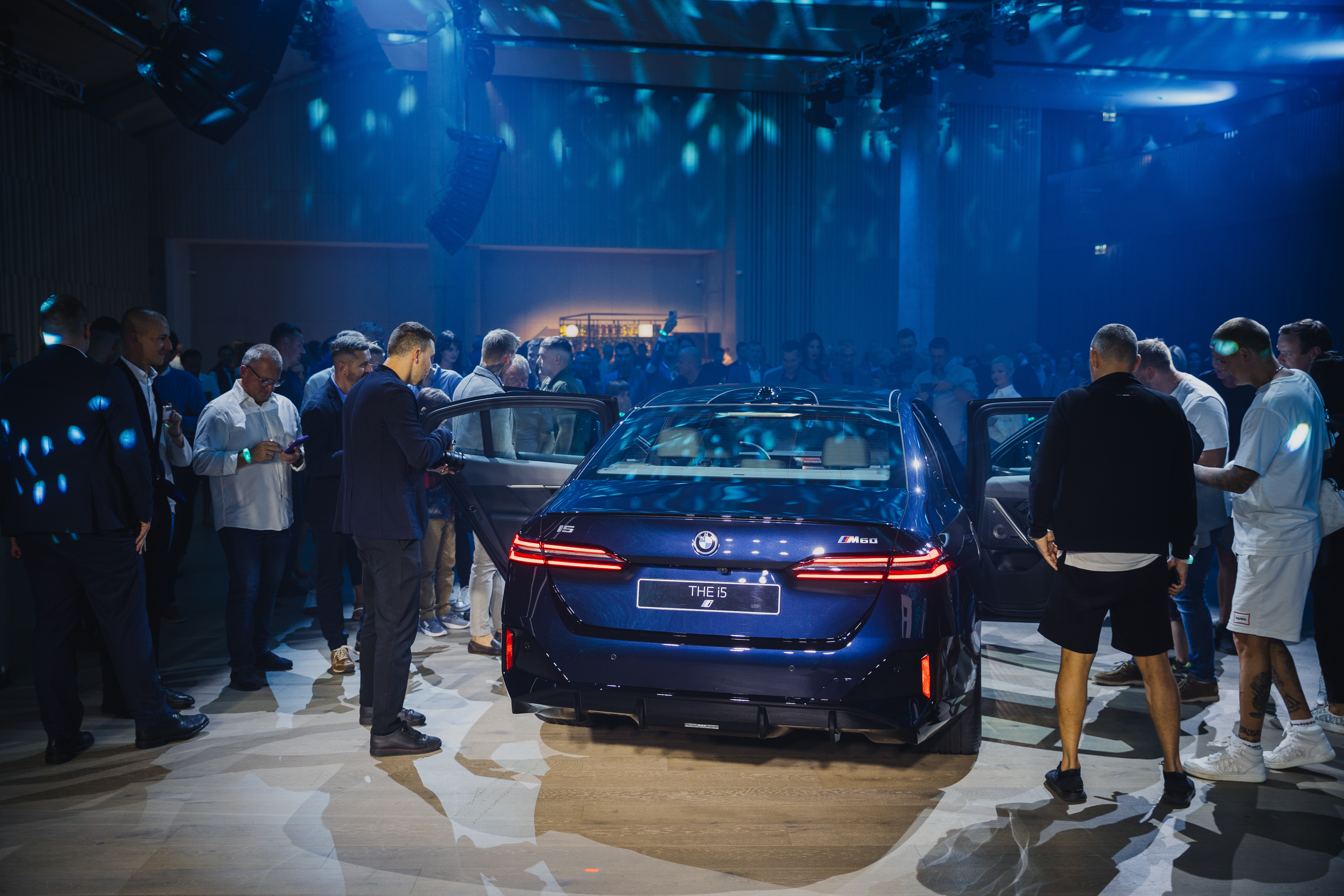 BMW i5 ir apskatāms BMW salonā